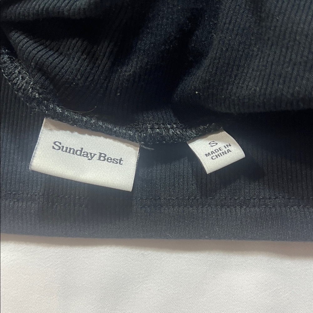 Sundays Best Aritzia cropped turtleneck size S - Picture 4 of 7